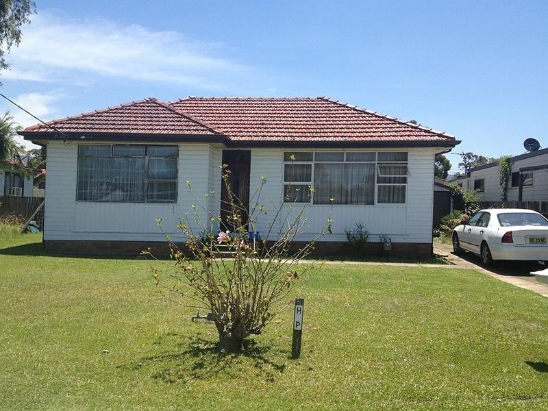 8 Lakelands Drive, Dapto NSW 2530