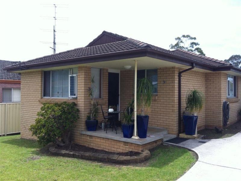 2/9 Ena Avenue, Dapto NSW 2530