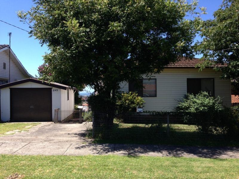 249 FLAGSTAFF Road, Lake Heights NSW 2502