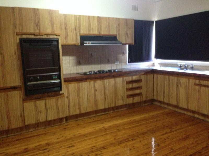 249 FLAGSTAFF Road, Lake Heights NSW 2502