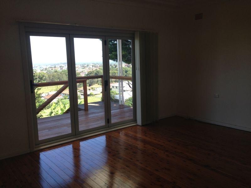 249 FLAGSTAFF Road, Lake Heights NSW 2502