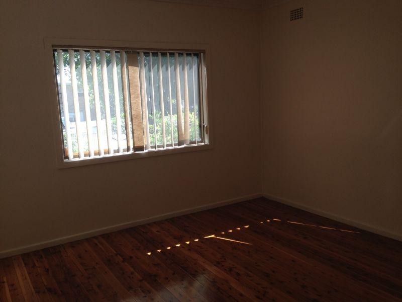 249 FLAGSTAFF Road, Lake Heights NSW 2502