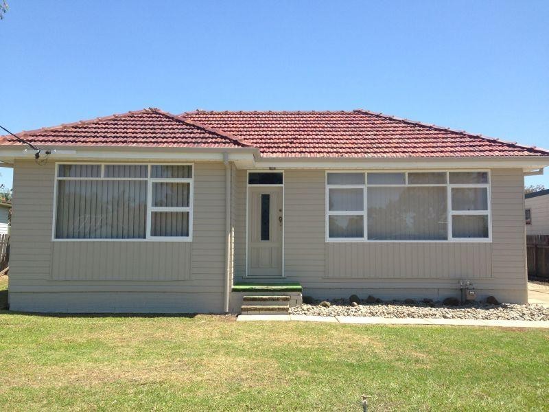 8 Lakelands Drive, Dapto NSW 2530