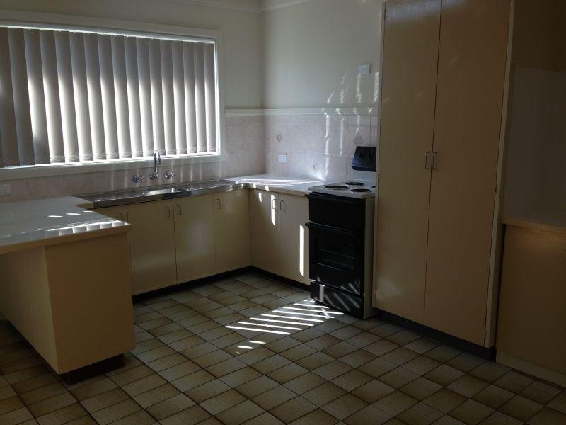 8 Lakelands Drive, Dapto NSW 2530