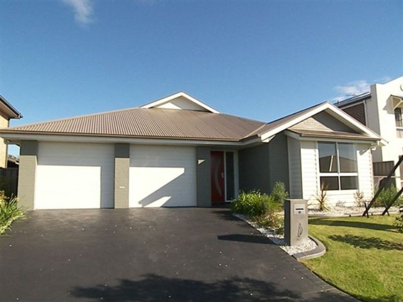 10 Johnson Avenue, Haywards Bay NSW 2530