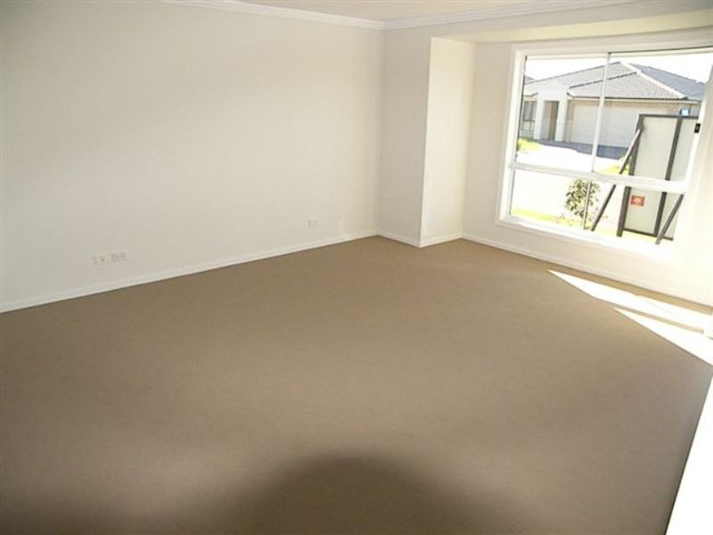 10 Johnson Avenue, Haywards Bay NSW 2530