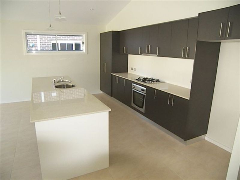 10 Johnson Avenue, Haywards Bay NSW 2530