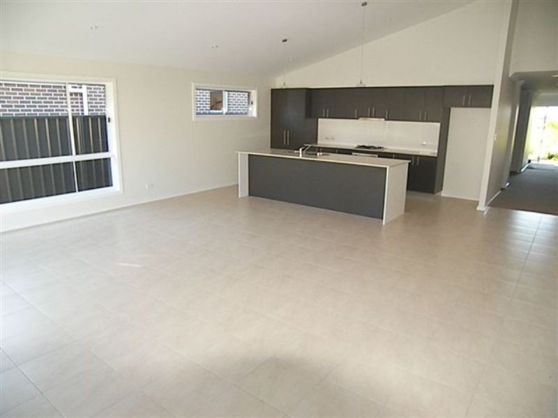 10 Johnson Avenue, Haywards Bay NSW 2530