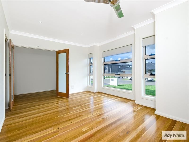 15 Flemmings Crescent, Horsley NSW 2530