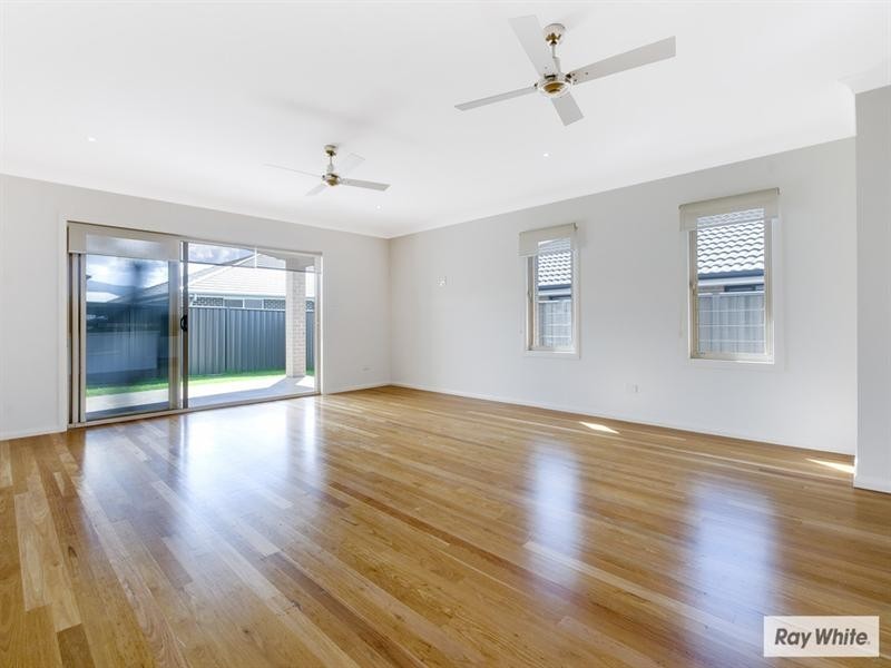 15 Flemmings Crescent, Horsley NSW 2530