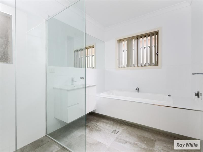 15 Flemmings Crescent, Horsley NSW 2530