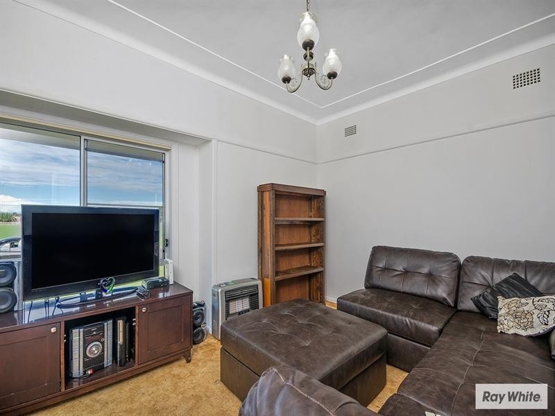 18 Burke Way, Berkeley NSW 2506