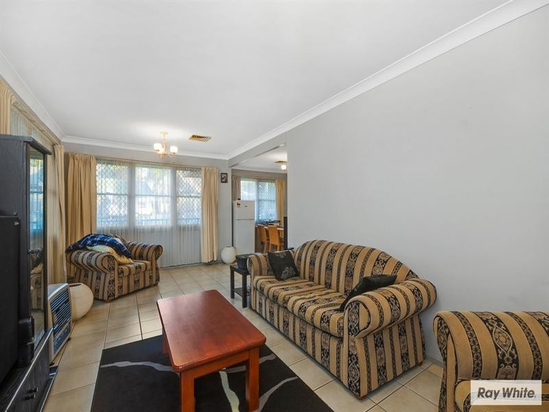 4 Prince Edward Drive, Dapto NSW 2530