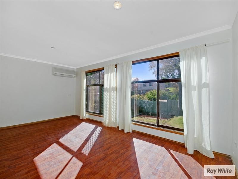 4 Arnold Crescent, Lake Heights NSW 2502