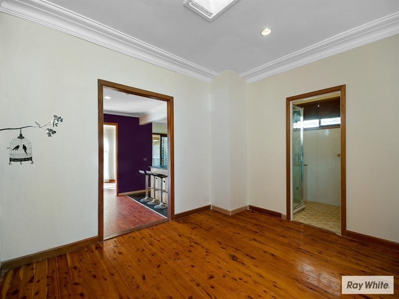 4 Arnold Crescent, Lake Heights NSW 2502