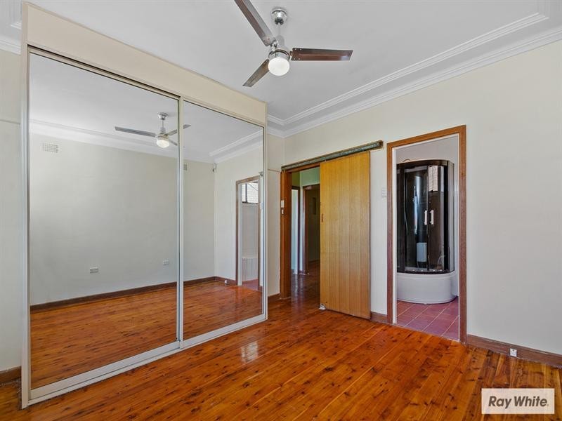 4 Arnold Crescent, Lake Heights NSW 2502