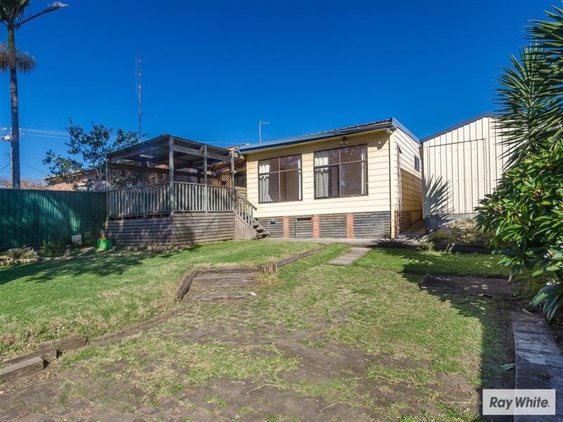 4 Arnold Crescent, Lake Heights NSW 2502
