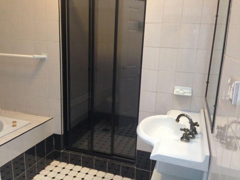 40 Hassan Street, Lake Heights NSW 2502