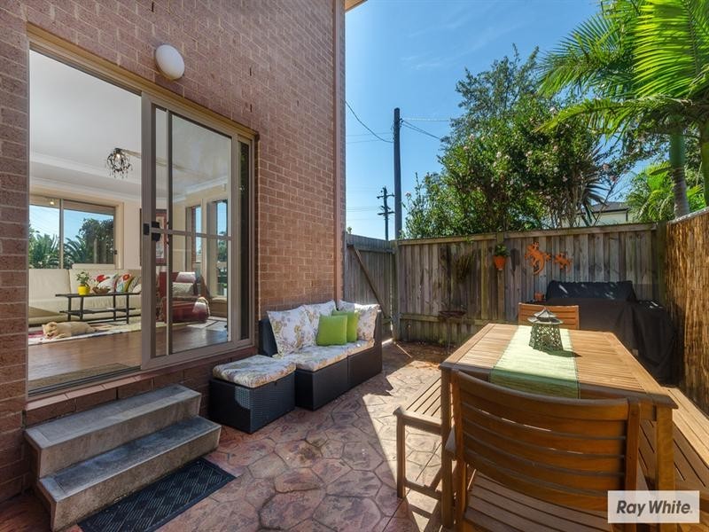 1/2 Iluka Avenue, Barrack Point NSW 2528