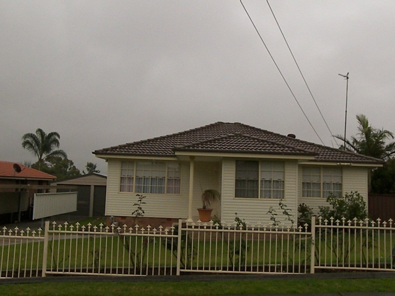 8 Alcoomie Crescent, Dapto NSW 2530