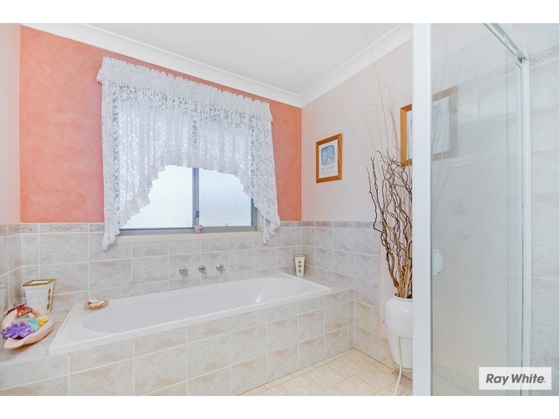 37 Lucas Drive, Horsley NSW 2530