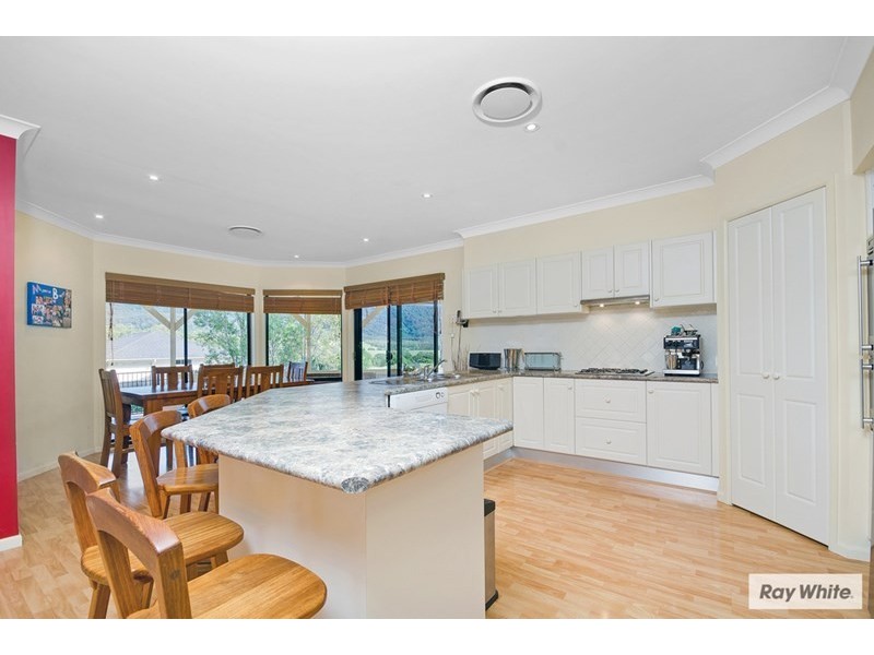 42 Mundoonen Crescent, Horsley NSW 2530