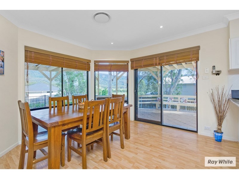 42 Mundoonen Crescent, Horsley NSW 2530