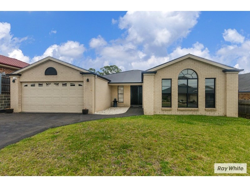 6 Weston Place, Horsley NSW 2530