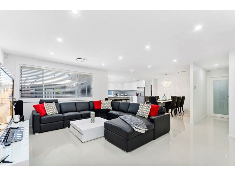 16 Tarana Avenue, Kanahooka NSW 2530
