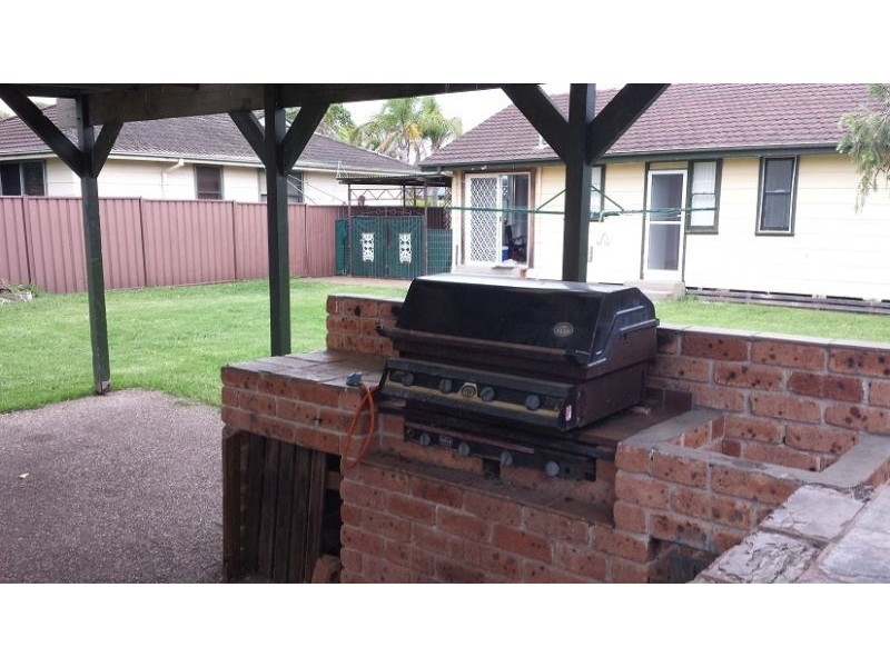 50 Eleebana Crescent, Koonawarra NSW 2530