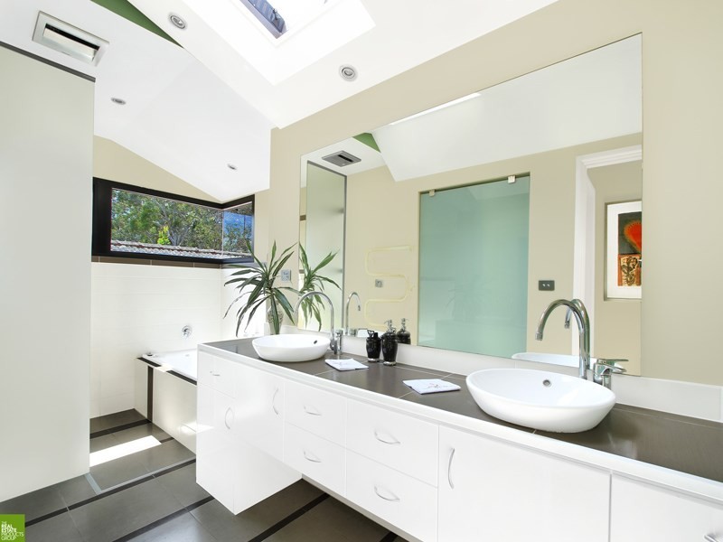 4 Meares Avenue, Mangerton NSW 2500