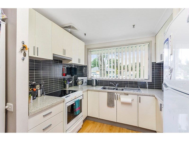 6 Greenbrook Place, Horsley NSW 2530