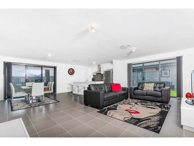 39 Flemmings Crescent, Horsley NSW 2530