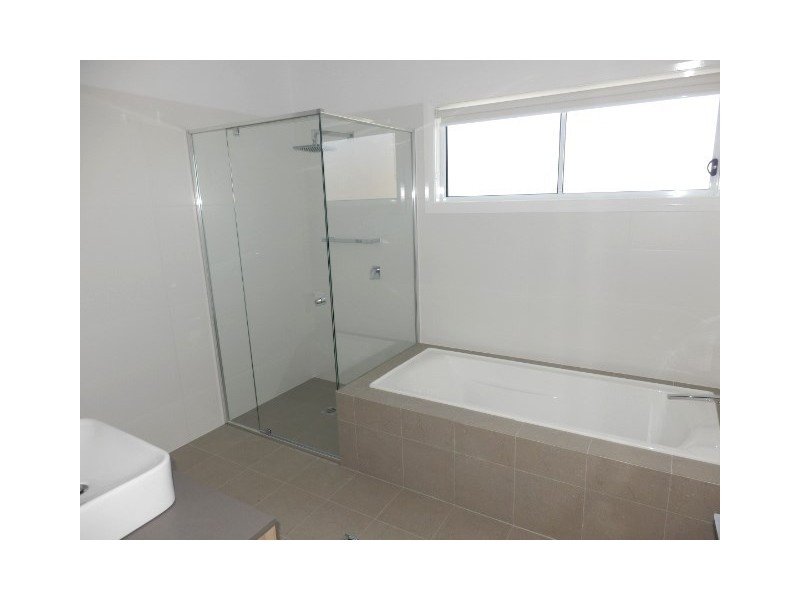 7b Antrim Avenue, Warilla NSW 2528