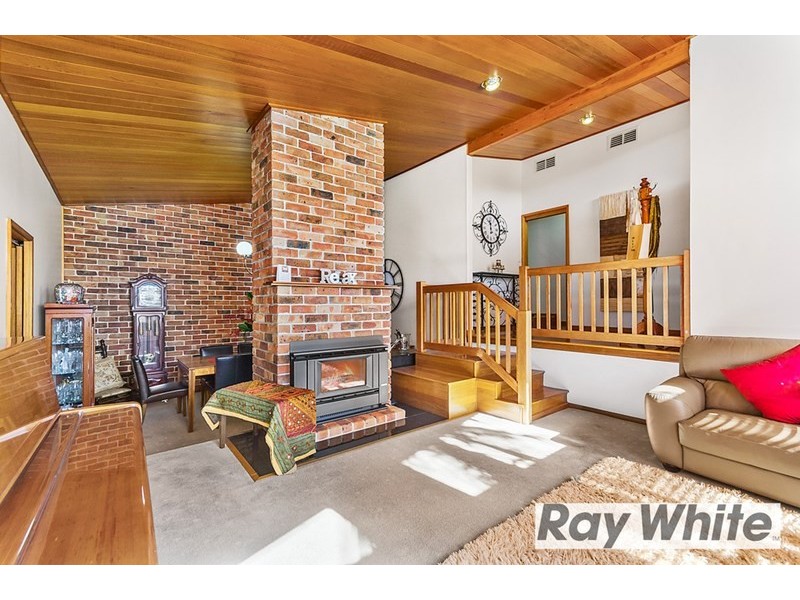 11 Deenyi Close, Cordeaux Heights NSW 2526