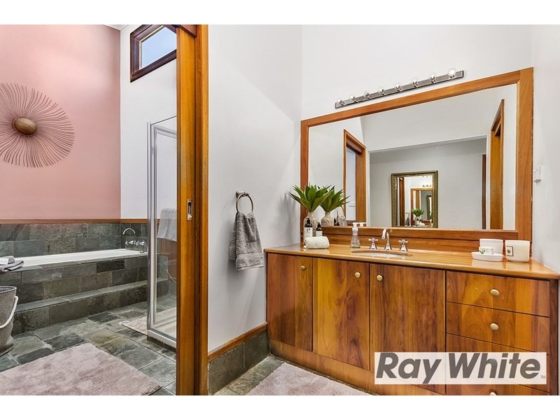 11 Deenyi Close, Cordeaux Heights NSW 2526