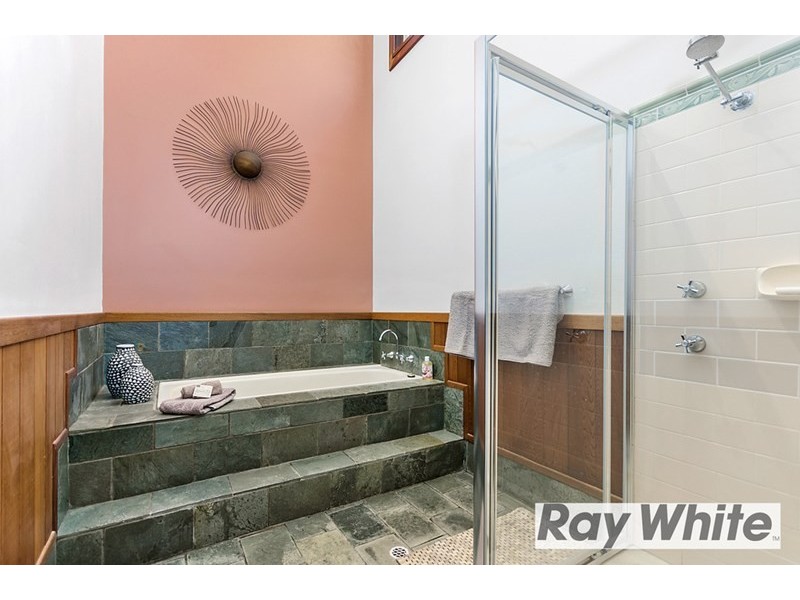 11 Deenyi Close, Cordeaux Heights NSW 2526