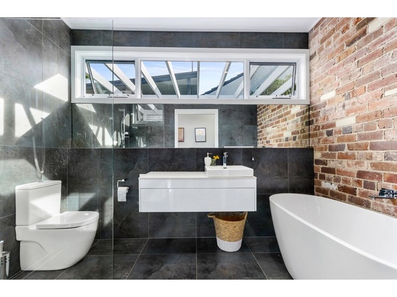 16 Booyong Street, West Wollongong NSW 2500