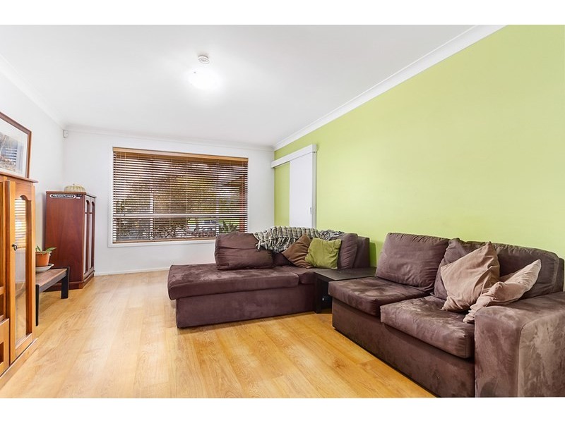 6 Ash Avenue, Albion Park Rail NSW 2527