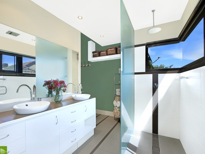 4 Meares Avenue, Mangerton NSW 2500