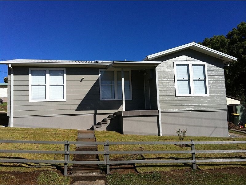 7 Armstrong Street, Dapto NSW 2530