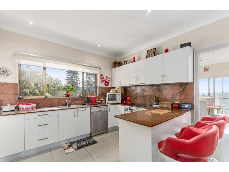 33 Scenic Crescent, Albion Park NSW 2527