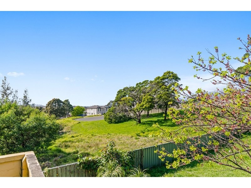 1 Noble Road, Lake Heights NSW 2502