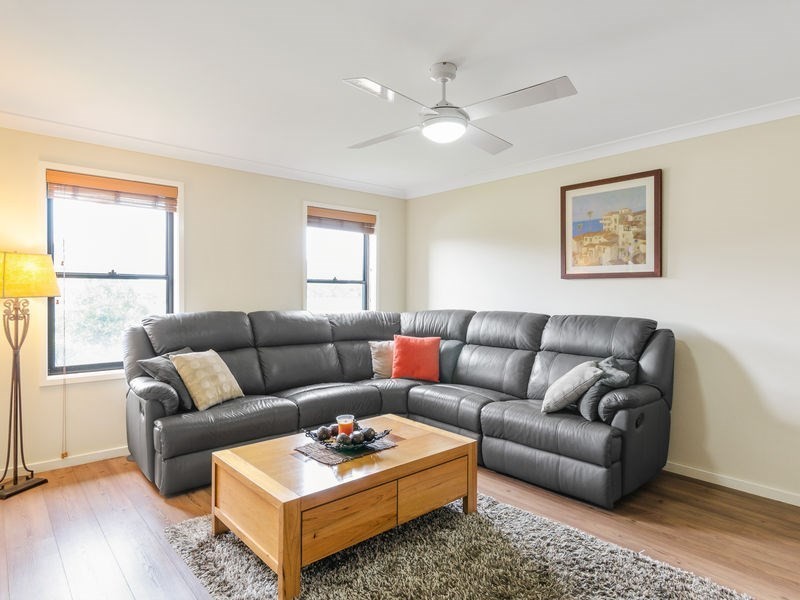 12 Johnston Avenue, Haywards Bay NSW 2530