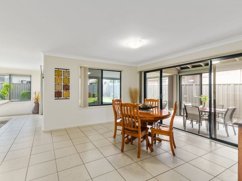 12 Johnston Avenue, Haywards Bay NSW 2530
