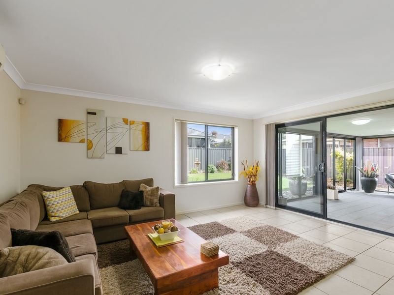 12 Johnston Avenue, Haywards Bay NSW 2530