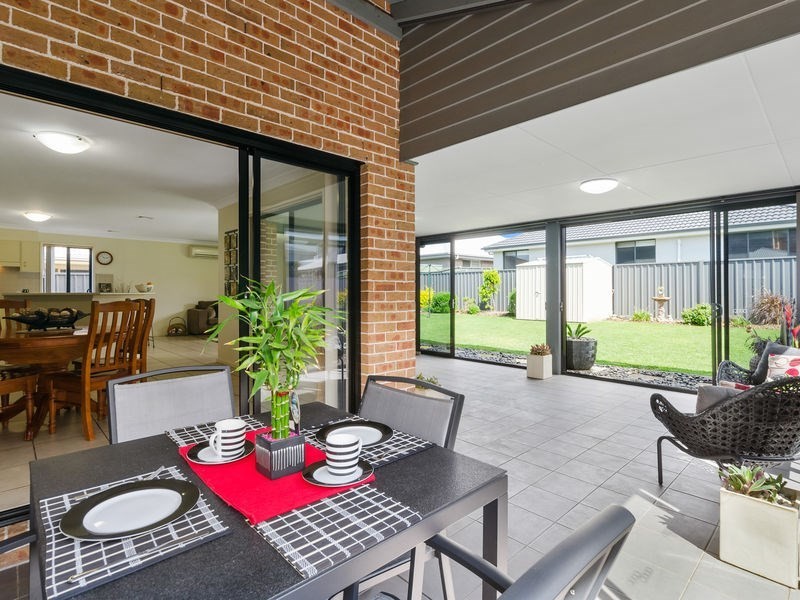 12 Johnston Avenue, Haywards Bay NSW 2530