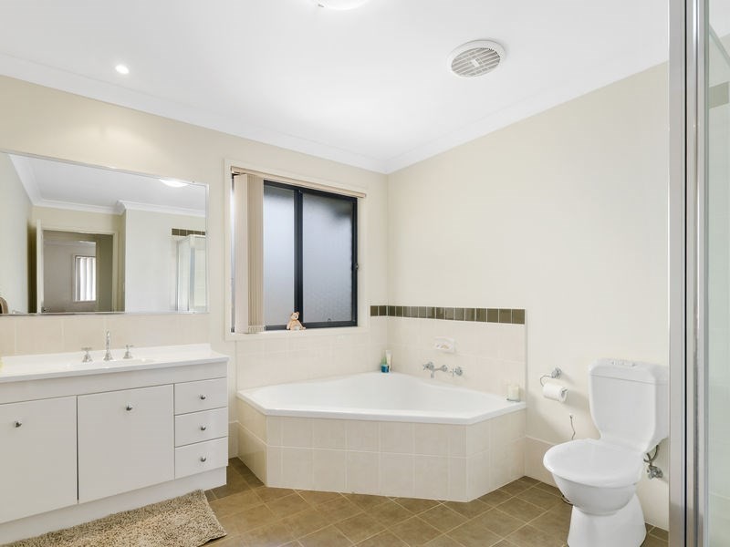 12 Johnston Avenue, Haywards Bay NSW 2530