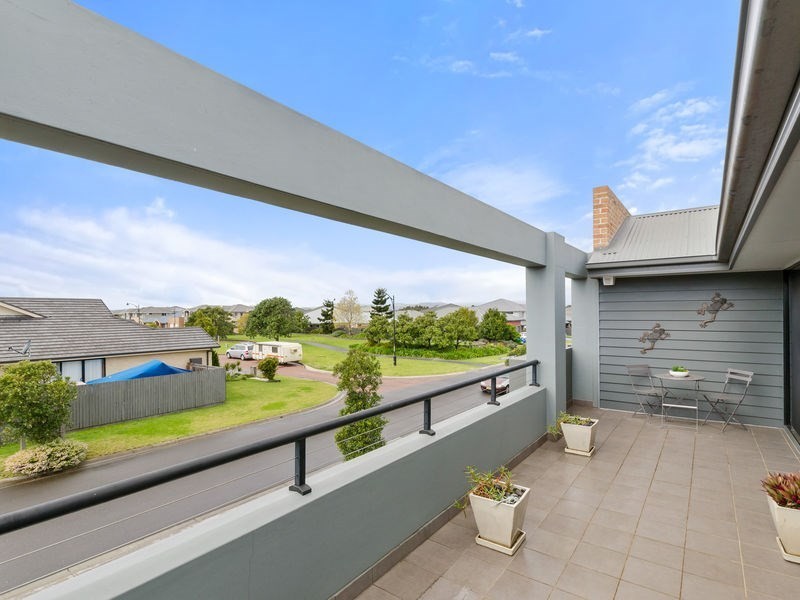 12 Johnston Avenue, Haywards Bay NSW 2530