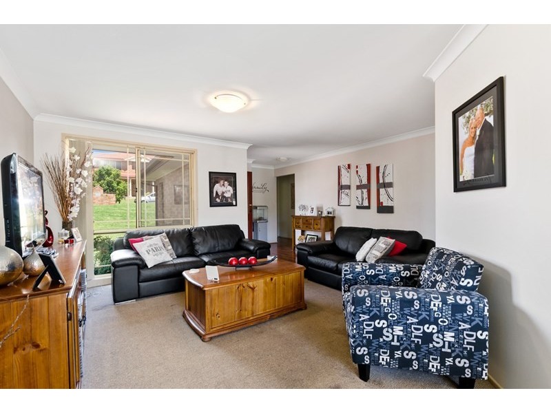 64 Robins Creek Drive, Horsley NSW 2530